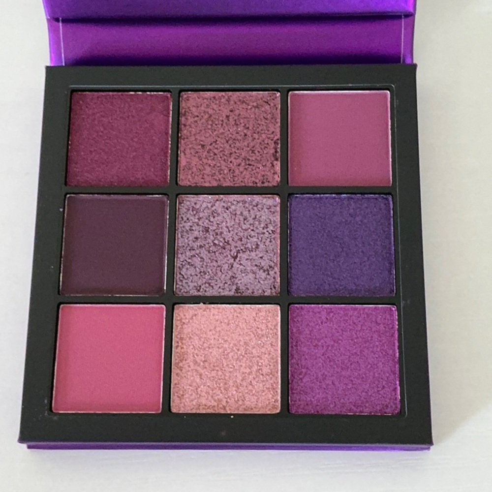 HUDA Beauty Amethyst Obsessions eyeshadow palette